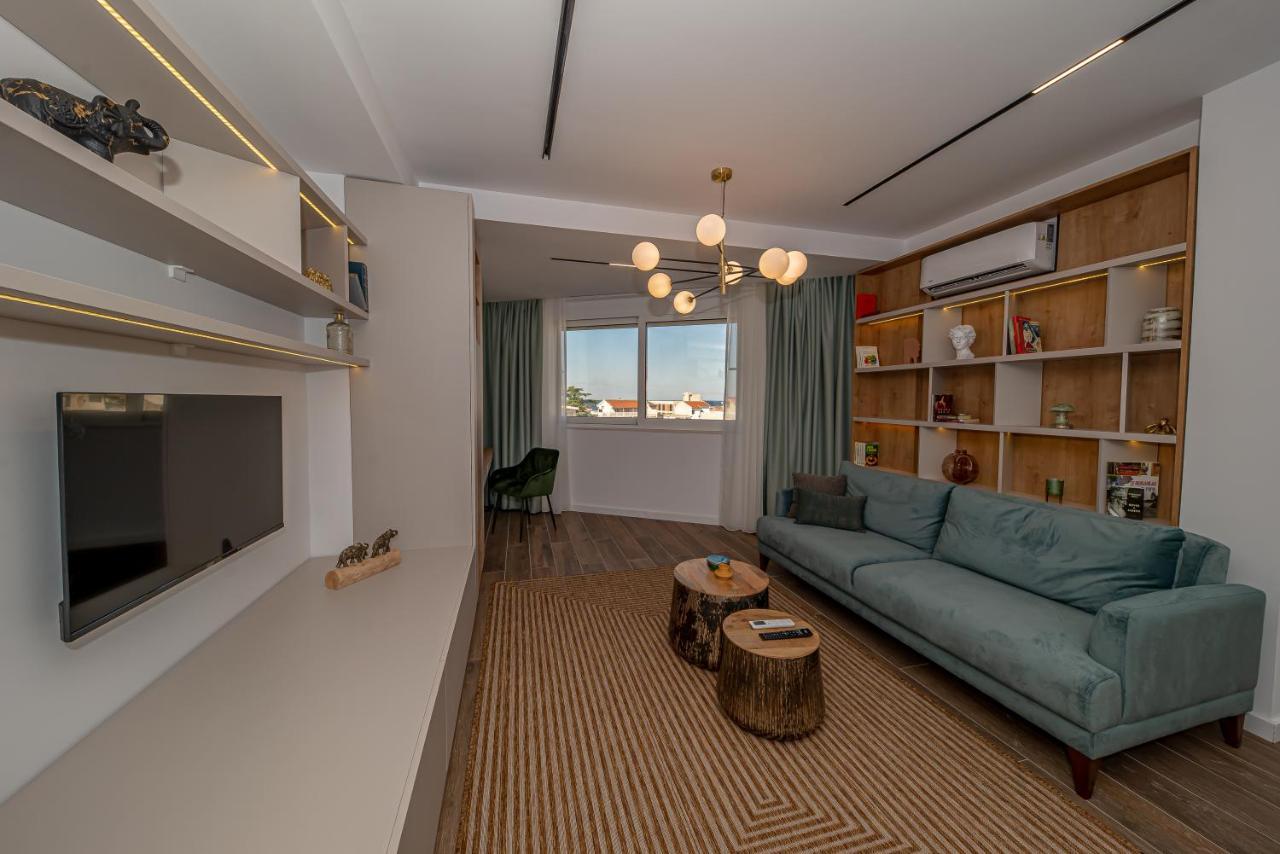 N&N Lux Guest House Bar Exterior photo