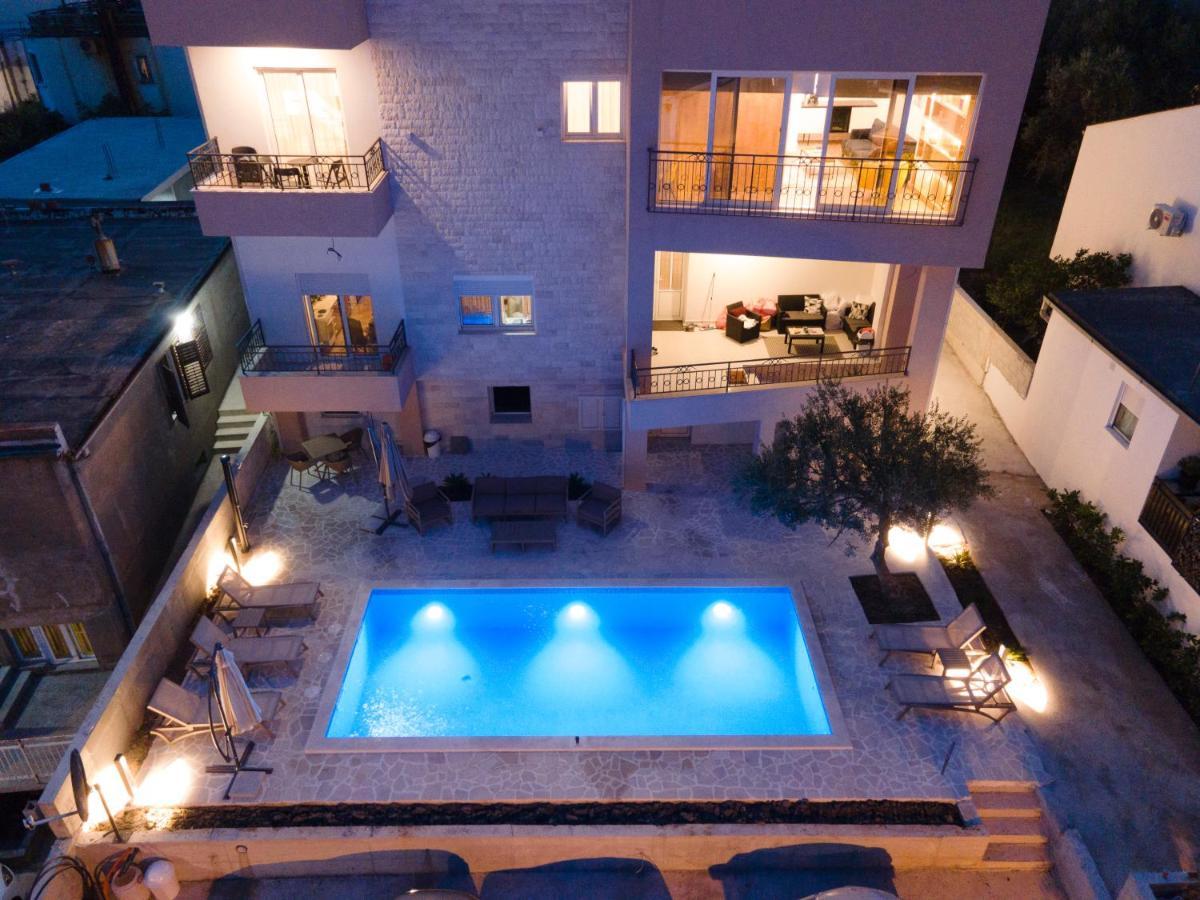 N&N Lux Guest House Bar Exterior photo