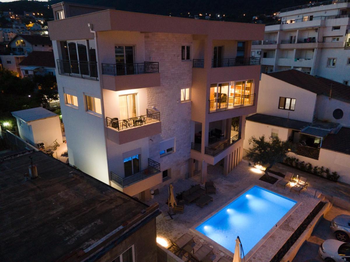 N&N Lux Guest House Bar Exterior photo