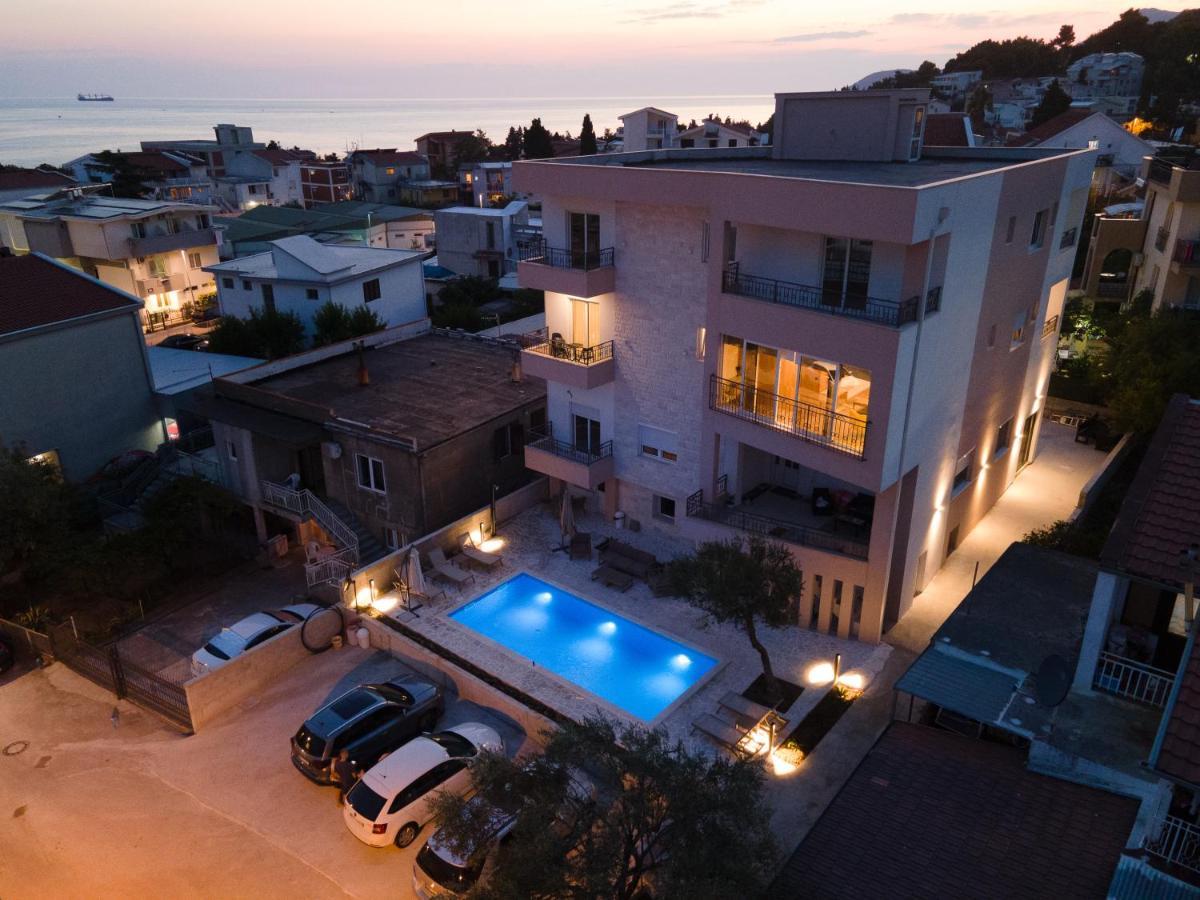 N&N Lux Guest House Bar Exterior photo